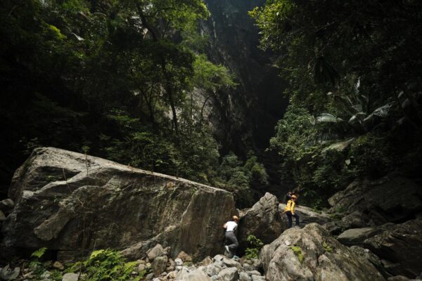 Hang Tien Cave Discovery 1 Day