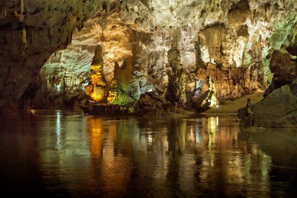 Phong Nha Cave - Dark Cave