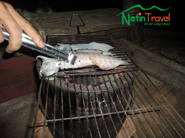 Go Fishing And Catching Cuttlefish On Nhat Le Sea