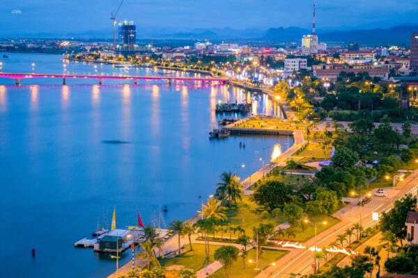 Go Fishing And Catching Cuttlefish On Nhat Le Sea